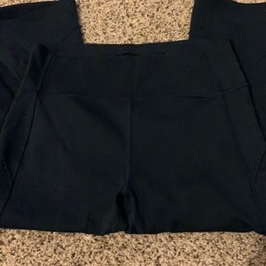 Lululemon navy crop leggings, sz 8. Smoke free home